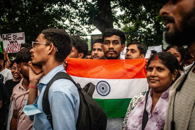 Protest held in solidarity with hospitalized activist Sonam Wangchuk in Jamshedpur - 19 Jul 2026 A protester holds the national flag of India during a protest. The protest was organized in solidarity with the Indian activist Sonam Wangchuk, who was on a hunger strike at Jantar Mantar, Delhi, and recently got taken to the hospital by the Delhi Police because of his deteriorating health, which led to a nationwide protest. Sonam is demanding the resignation of Indian Minister of Education Dharmendra Pradhan because of recent NEET paper leaks which effected lakhs of students nationwide in India. Jamshedpur India Copyright: xYousufxSarfarazx xSOPAxImagesx EDUCATION_PROTEST_YSARFARAZ-25