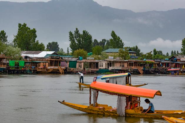July 20, 2026, Srinagar, Jammu And Kashmir, India: A man rows his Shikara boat during heavy rainfall in Srinagar.Torrential rain unleashed flash floods and landslides in Pir Panjal region of J&Ks Poonch and Rajouri districts Sunday, killing at least 14 people, leaving several missing and burying homes under walls of water, rock and mud that barrelled down mountain slopes. Officials said the toll could rise as rescuers searched for those trapped beneath debris. Srinagar India  - ZUMAz120 20260720_zip_z120_012 Copyright: xBasitxZargarx