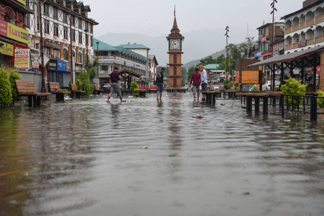 July 20, 2026, Srinagar, Jammu And Kashmir, India: A fisherman rows his boat during heavy rainfall in Srinagar.Torrential rain unleashed flash floods and landslides in Pir Panjal region of J&Ks Poonch and Rajouri districts Sunday, killing at least 14 people, leaving several missing and burying homes under walls of water, rock and mud that barrelled down mountain slopes. Officials said the toll could rise as rescuers searched for those trapped beneath debris. Srinagar India - ZUMAz120 20260720_zip_z120_011 Copyright: xBasitxZargarx