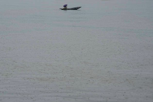 July 20, 2026, Srinagar, Jammu And Kashmir, India: A man rows his Shikara boat during heavy rainfall in Srinagar.Torrential rain unleashed flash floods and landslides in Pir Panjal region of J&Ks Poonch and Rajouri districts Sunday, killing at least 14 people, leaving several missing and burying homes under walls of water, rock and mud that barrelled down mountain slopes. Officials said the toll could rise as rescuers searched for those trapped beneath debris. Srinagar India - ZUMAz120 20260720_zip_z120_013 Copyright: xBasitxZargarx