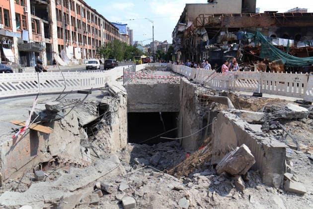Russian missile hits underground passage near Lukianivska metro station in Kyiv A pedestrian underpass near the Lukianivska metro station in the Shevchenkivskyi district lies destroyed after a Russian missile strike, Kyiv, Ukraine, July 19, 2026. The Russian army launched a massive attack on the capital with ballistic missiles. According to the State Emergency Service of Ukraine, an 89-year-old woman was killed and 15 people were injured. Falling debris and fires were reported in five districts of the city, while a direct hit was recorded at the underpass near Lukianivska metro station., Credit:Pavlo Bahmut Ukrinform Avalon Ukraine, Kyiv  Copyright: xPavloxBahmutx xUkrinformx xAvalonx 1117529964