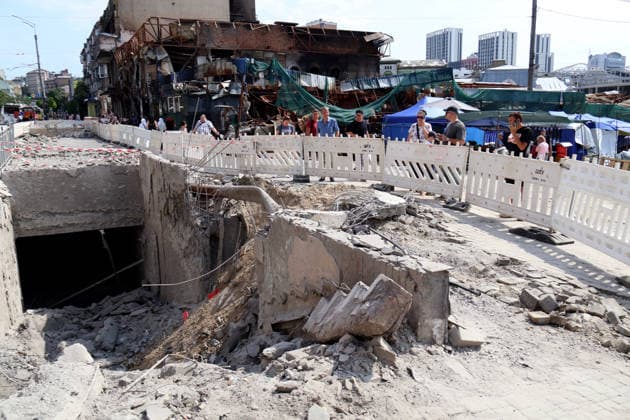 Russian missile hits underground passage near Lukianivska metro station in Kyiv A pedestrian underpass near the Lukianivska metro station in the Shevchenkivskyi district lies destroyed after a Russian missile strike, Kyiv, Ukraine, July 19, 2026. The Russian army launched a massive attack on the capital with ballistic missiles. According to the State Emergency Service of Ukraine, an 89-year-old woman was killed and 15 people were injured. Falling debris and fires were reported in five districts of the city, while a direct hit was recorded at the underpass near Lukianivska metro station., Credit:Pavlo Bahmut Ukrinform Avalon Ukraine, Kyiv  Copyright: xPavloxBahmutx xUkrinformx xAvalonx 1117529994