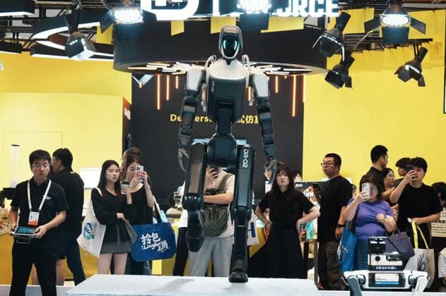 2026 WAIC Held in Shanghai The audience visited DEEP Robotics DR-02 humanoid robot for a slope climbing performance at the 2026 World Artificial Intelligence Conference in Shanghai, China on July 20, 2026. Shanghai Shanghai China  Copyright: xCFOTOx i1784570729294