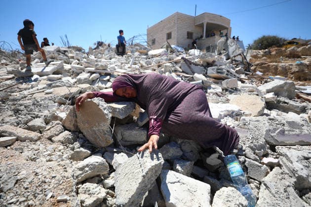 Israeli forces demolish Palestinian home in West Bank HEBRON, PALESTINE - JULY 20: A Palestinian woman grieves on the rubble after Israeli forces demolished the home of Palestinian Ahmed Masalmeh in Beit Awwa, Hebron, West Bank, on July 20, 2026. The house was demolished on the grounds that it had been built without a permit. Palestinians gathered at the demolished home in the aftermath of the operation. Wisam Hashlamoun Anadolu Hebron West Bank. Editorial use only. Please get in touch for any other usage.  Copyright: x2026xAnadoluxWisamxHashlamounx