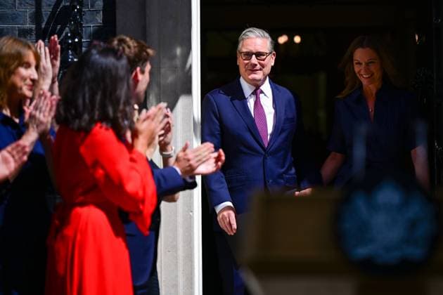 Sir Keir Starmer departs as outgoing Prime Minister, Downing Street, London, UK - 20 Jul 2026 Keir Starmer and wife Victoria emerge from No.10 Downing Street Sir Keir Starmer departs as outgoing Prime Minister, Downing Street, London, UK - 20 Jul 2026, Credit:Victoria Jones Shutterstock PA ROTA - B68 Avalon United Kingdom, London, Downing Street  Copyright: xVictoriaxJones Shutterstockx xPAxROTAx-xB68x xAvalonx 1117544091