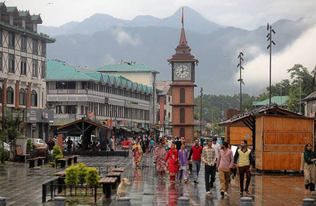 Rain in Srinagar People walk past the Clock Tower at Lal Chowk with the Zabarwan Mountains in the background after rainfall in Srinagar. July, 20, 2026. Srinagar India  Copyright: xMatrixxImagessx DanishxIsmailx