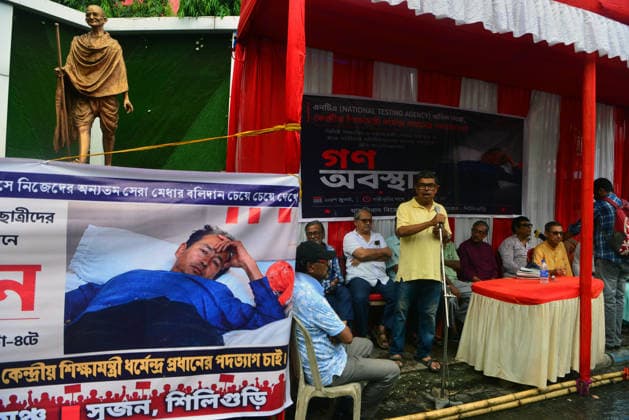 July 20, 2026, Siliguri, West Bengal, India: Supporters and activists of Siliguri Anti-Fascism Citizen Forum stage a protest and solidarity for Cockroach Janata Party (CJP) protest and Activists Sonam Wangchuk protesting over education policies in Delhi , as they also support and express solidarity against baton charge ,protest over education policies in Siliguri. Siliguri India  - ZUMAd209 20260720_znp_d209_004 Copyright: xDiptenduxDuttax