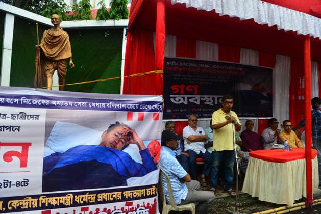 July 20, 2026, Siliguri, West Bengal, India: Supporters and activists of Siliguri Anti-Fascism Citizen Forum stage a protest and solidarity for Cockroach Janata Party (CJP) protest and Activists Sonam Wangchuk protesting over education policies in Delhi , as they also support and express solidarity against baton charge ,protest over education policies in Siliguri. Siliguri India  - ZUMAd209 20260720_znp_d209_007 Copyright: xDiptenduxDuttax