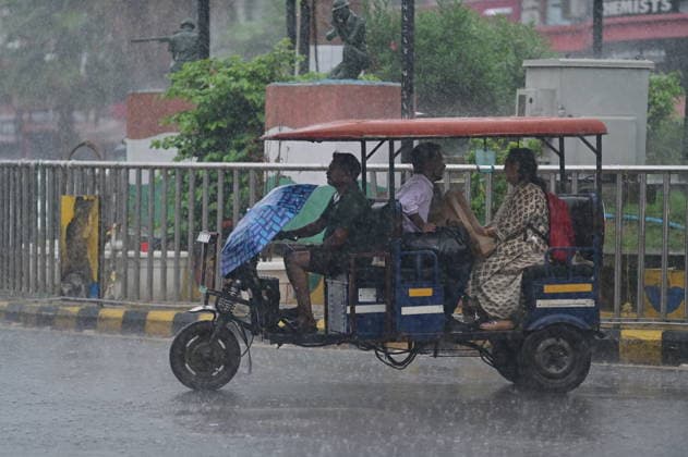 July 20, 2026, Prayagraj, Uttar Pradesh, India: Prayagraj: An E-Rikshaw driver use an umbrella during Rain, in Prayagraj on Monday, July 20, 2026. Prayagraj India - ZUMAv115 20260720_zap_v115_043 Copyright: xPrabhatxKumarxVermax