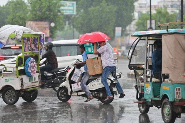 July 20, 2026, Prayagraj, Uttar Pradesh, India: Prayagraj: People during Rain, in Prayagraj on Monday, July 20, 2026. Prayagraj India - ZUMAv115 20260720_zap_v115_044 Copyright: xPrabhatxKumarxVermax