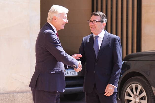 Andy Burnham becomes new PM Sir Clive Alderton (left), Principal Private Secretary to the King and Queen, greets Labour Party leader Andy Burnham as he arrives at Buckingham Palace, London, for an audience with King Charles III where he will be invited to become Prime Minister and form a new government. Picture date: Monday July 20, 2026., Credit:Aaron Chown PA ROTA - B68 Avalon UK, London  Copyright: xAaronxChownx xPAxROTAx-xB68x xAvalonx 1117556235