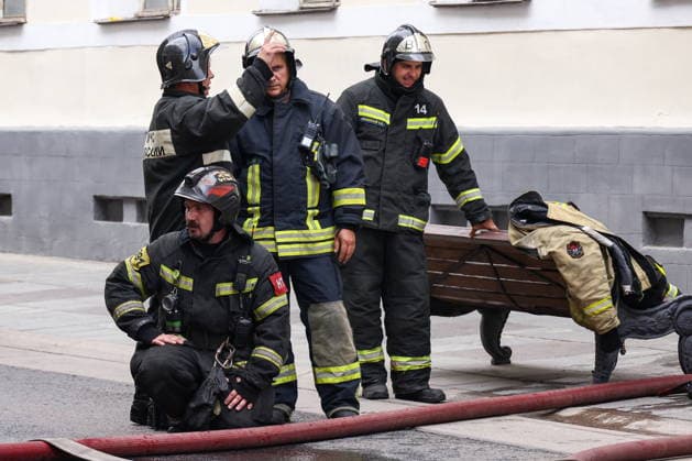 RUSSIA, MOSCOW - JULY 20, 2026: Emergency workers respond to a fire of 20sqm in area on the attic floor of the Strastnoy Boulevard Building housing complex in central Moscow, 20 residents evacuating before the arrival of emergency services. Artyom Geodakyan TASS  95259226