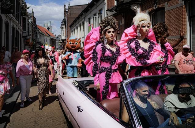 TILBURG - Participants during a Pride Walk from Tilburg station towards the Tilburg Fair for the traditional Pink Monday. During this day, equality, inclusion, and acceptance are celebrated with a large fair. RAMON VAN FLYMEN ANP netherlands out - belgium out  Copyright: xx x563923138x originalFilename: 563923138.jpg