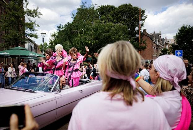 TILBURG - Participants during a Pride Walk from Tilburg station towards the Tilburg Fair for the traditional Pink Monday. During this day, equality, inclusion, and acceptance are celebrated with a large fair. RAMON VAN FLYMEN ANP netherlands out - belgium out  Copyright: xx x563923248x originalFilename: 563923248.jpg