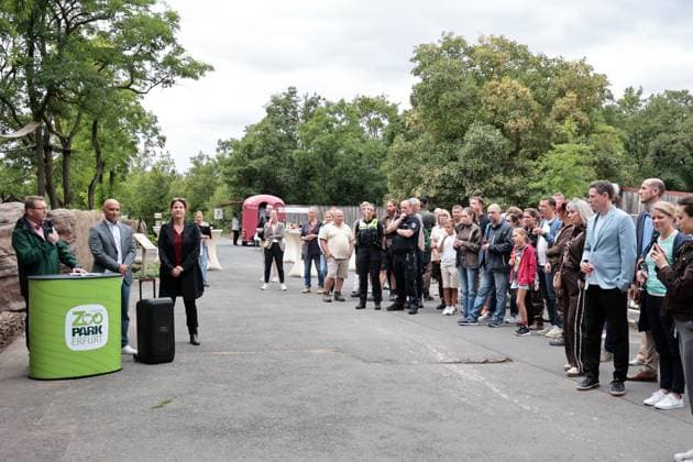 Thueringer Zoopark Erfurt 20.07.2026, Erfurt, Thueringer Zoopark, Eroeffnung der neuen Anlage der Roten Pandas und Stachelschweine im Bild: Zoodirektor Jan Schleinitz haelt eine Rede zur Eroeffnung *** Thuringian Zoopark Erfurt, July 20, 2026, Erfurt, Thuringian Zoopark, Opening of the new red panda and porcupine enclosure; pictured: Zoo Director Jan Schleinitz giving a speech at the opening