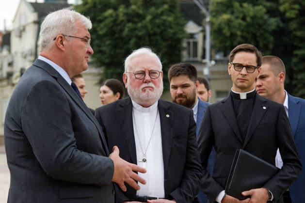 Acting Minister of Foreign Affairs of Ukraine Andrii Sybiha and Archbishop Sir Paul Richard Gallagher (L to R), Secretary of the Holy See for Relations with States and International Organisations, talk in Mykhailivska Square after laying flowers at the Wall of Remembrance of those fallen for Ukraine, Kyiv, Ukraine, July 20, 2026. (Photo by Marianna Kotyk Ukrinform) Acting Ukrainian FM meets Vatican’s Secretary for Relations with States in Kyiv  Copyright: xMariannaxKotykx