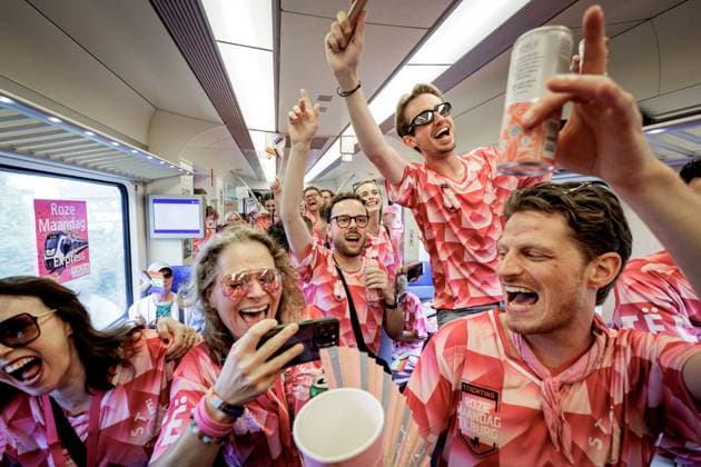UTRECHT - Participants travel to Tilburg station on the Pink Monday Express. On Pink Monday, diversity, equality, and inclusion are traditionally celebrated at the Tilburg fair. RAMON VAN FLYMEN ANP netherlands out - belgium out  Copyright: xx x563926055x originalFilename: 563926055.jpg
