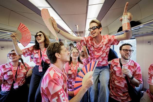 UTRECHT - Participants travel to Tilburg station on the Pink Monday Express. On Pink Monday, diversity, equality, and inclusion are traditionally celebrated at the Tilburg fair. RAMON VAN FLYMEN ANP netherlands out - belgium out  Copyright: xx x563926061x originalFilename: 563926061.jpg