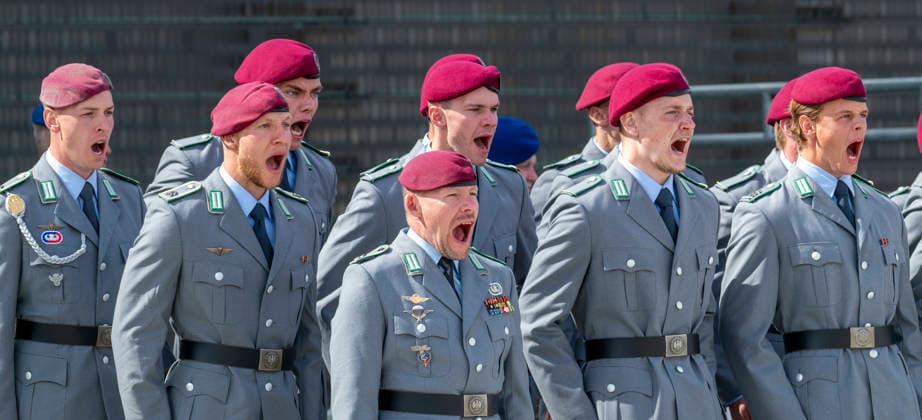 Feierliches Gelöbnis im Bendlerblock EUR, Deutschland, Berlin, 20.07.2026: 240 Rekrutinnen und Rekruten der Bundeswehr legen im Bendlerblock anlässlich des 82. Jahrestages des 20. Juli 1944 ihr Gelöbnis ab. Sie bekennen sich zur freiheitlichen-demokratischen Grundordnung und geloben der Bundesrepublik Deutschland treu zu dienen. In Anwesenheit des Verteidigungsminister Boris Pistorius (SPD) und als Ehrengast wird der Schriftsteller Navid Kermani eine Rede halten. *** Ceremonial Oath-Taking at the Bendlerblock, Berlin, Germany, July 20, 2026: 240 Bundeswehr recruits take their oath at the Bendlerblock on the occasion of the 82nd anniversary of July 20, 1944. They pledge their commitment to the free democratic basic order and vow to serv