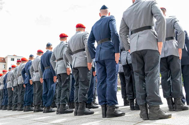 Feierliches Gelöbnis im Bendlerblock EUR, Deutschland, Berlin, 20.07.2026: 240 Rekrutinnen und Rekruten der Bundeswehr legen im Bendlerblock anlässlich des 82. Jahrestages des 20. Juli 1944 ihr Gelöbnis ab. Sie bekennen sich zur freiheitlichen-demokratischen Grundordnung und geloben der Bundesrepublik Deutschland treu zu dienen. In Anwesenheit des Verteidigungsminister Boris Pistorius (SPD) und als Ehrengast wird der Schriftsteller Navid Kermani eine Rede halten. *** Ceremonial Oath-Taking at the Bendlerblock, Berlin, Germany, July 20, 2026: 240 Bundeswehr recruits take their oath at the Bendlerblock on the occasion of the 82nd anniversary of July 20, 1944. They pledge their commitment to the free democratic basic order and vow to serv
