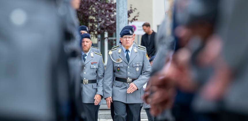 Feierliches Gelöbnis im Bendlerblock EUR, Deutschland, Berlin, 20.07.2026: 240 Rekrutinnen und Rekruten der Bundeswehr legen im Bendlerblock anlässlich des 82. Jahrestages des 20. Juli 1944 ihr Gelöbnis ab. Sie bekennen sich zur freiheitlichen-demokratischen Grundordnung und geloben der Bundesrepublik Deutschland treu zu dienen. In Anwesenheit des Verteidigungsminister Boris Pistorius (SPD) und als Ehrengast wird der Schriftsteller Navid Kermani eine Rede halten. *** Ceremonial Oath-Taking at the Bendlerblock, Berlin, Germany, July 20, 2026: 240 Bundeswehr recruits take their oath at the Bendlerblock on the occasion of the 82nd anniversary of July 20, 1944. They pledge their commitment to the free democratic basic order and vow to serv