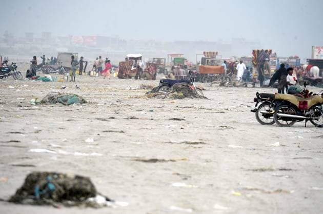 July 20, 2026, Pakistan: Karachi Authorities Criticized for Negligence as Garbage Piles Up at Sea View Beach, Hindering Visitors Pakistan  - ZUMAas3_ 20260720_zaf_as3_020 Copyright: xPPIx