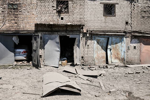 A garage cooperative is damaged by a Russian guided aerial bomb strike in the Voznesenivskyi district of Zaporizhzhia, Ukraine, July 20, 2026. The attack destroyed or damaged privately owned garages, while the blast wave and debris wrecked civilian cars. A woman was killed at the site of the strike, and five others were injured. (Photo by Dmytro Smolienko Ukrinform) Russian strike garage co-op in central Zaporizhzhia with guided bomb  Copyright: xDmytroxSmolienkox