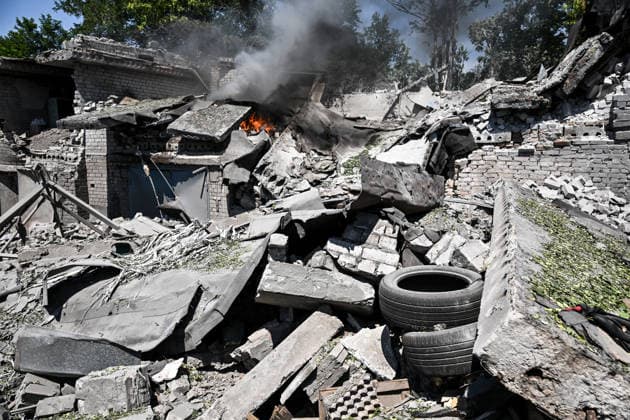 A fire continues in one of the garages destroyed by a Russian guided aerial bomb strike on a garage cooperative in the Voznesenivskyi district of Zaporizhzhia, Ukraine, July 20, 2026. The attack destroyed or damaged privately owned garages, while the blast wave and debris wrecked civilian cars. A woman was killed at the site of the strike, and five others were injured. (Photo by Dmytro Smolienko Ukrinform) Russian strike garage co-op in central Zaporizhzhia with guided bomb  Copyright: xDmytroxSmolienkox