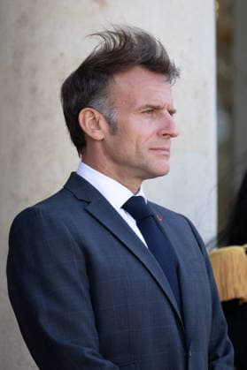 Emmanuel Macron welcomes Gabon President Brice Oligui Nguema - Paris France s President Emmanuel Macron hair flying as he waits to welcome Gabon s President before a meeting at the Elysee Palace in Paris on July 20, 2026. Photo by Raphael Lafargue ABACAPRESS.COM Paris France  Copyright: xLafarguexRaphael ABACAx
