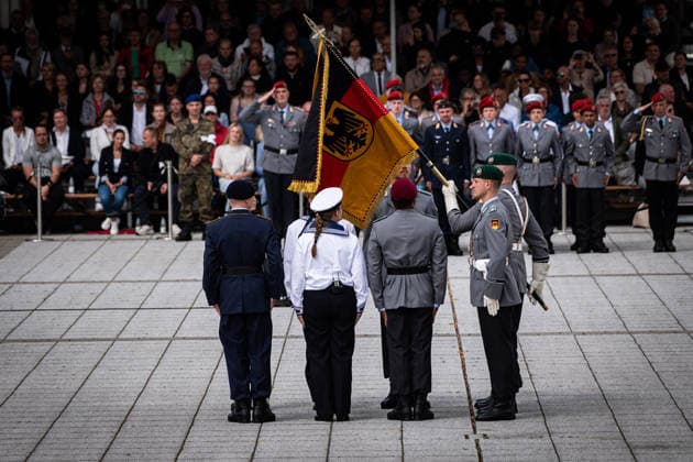 Berlin, Feierliches Gelöbnis im BMVg Feierliches Gelöbnis im Bundesministerium der Verteidigung am 20.07.2026 anlässlich des 82. Jahrestages des 20. Juli 1944. Berlin Bundesministerium der Verteidigung Berlin Deutschland *** Berlin, Ceremonial Oath-Taking at the Federal Ministry of Defense Ceremonial oath-taking at the Federal Ministry of Defense on July 20, 2026, on the occasion of the 82nd anniversary of July 20, 1944 Berlin Federal Ministry of Defense Berlin Germany