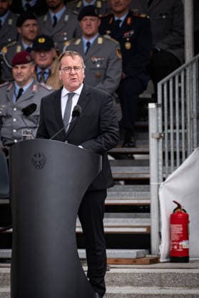 Berlin, Feierliches Gelöbnis im BMVg Feierliches Gelöbnis im Bundesministerium der Verteidigung am 20.07.2026 anlässlich des 82. Jahrestages des 20. Juli 1944. Im Bild: Bundesminister der Verteidigung Boris Pistorius bei seiner Rede. Berlin Bundesministerium der Verteidigung Berlin Deutschland *** Berlin, Ceremonial Oath-Taking at the Federal Ministry of Defense Ceremonial oath-taking at the Federal Ministry of Defense on July 20, 2026, marking the 82nd anniversary of July 20, 1944. Pictured: Federal Minister of Defense Boris Pistorius delivering his speech Berlin Federal Ministry of Defense Berlin Germany
