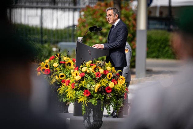 Berlin, Feierliches Gelöbnis im BMVg Feierliches Gelöbnis im Bundesministerium der Verteidigung am 20.07.2026 anlässlich des 82. Jahrestages des 20. Juli 1944. Im Bild: Ehrengast wird Herr Dr. Navid Kermani bei seiner Rede. Berlin Bundesministerium der Verteidigung Berlin Deutschland *** Berlin, Ceremonial Oath-Taking at the Federal Ministry of Defense Ceremonial oath-taking at the Federal Ministry of Defense on July 20, 2026, marking the 82nd anniversary of July 20, 1944. Pictured: Guest of honor Dr. Navid Kermani delivering his speech in Berlin at the Federal Ministry of DefenseBerlin, Germany