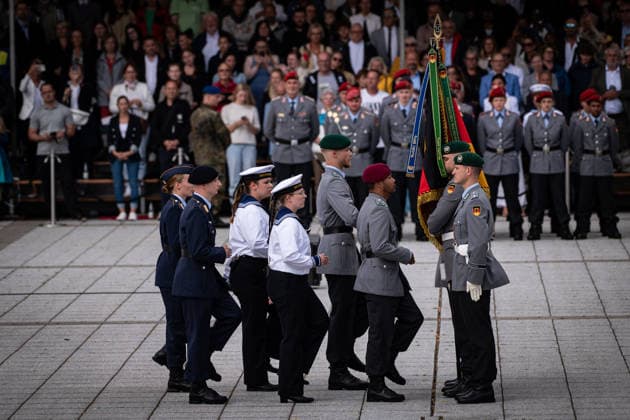 Berlin, Feierliches Gelöbnis im BMVg Feierliches Gelöbnis im Bundesministerium der Verteidigung am 20.07.2026 anlässlich des 82. Jahrestages des 20. Juli 1944. Berlin Bundesministerium der Verteidigung Berlin Deutschland *** Berlin, Ceremonial Oath-Taking at the Federal Ministry of Defense Ceremonial oath-taking at the Federal Ministry of Defense on July 20, 2026, on the occasion of the 82nd anniversary of July 20, 1944 Berlin Federal Ministry of Defense Berlin Germany