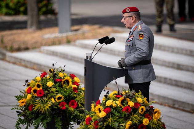 Berlin, Feierliches Gelöbnis im BMVg Feierliches Gelöbnis im Bundesministerium der Verteidigung am 20.07.2026 anlässlich des 82. Jahrestages des 20. Juli 1944. Im Bild: Generalinspekteur der Bundeswehr Carsten Breuer. Berlin Bundesministerium der Verteidigung Berlin Deutschland *** Berlin, Ceremonial Oath-Taking at the Federal Ministry of Defense Ceremonial oath-taking at the Federal Ministry of Defense on July 20, 2026, marking the 82nd anniversary of July 20, 1944. Pictured: Inspector General of the Bundeswehr Carsten Breuer, Berlin, Federal Ministry of Defense, Berlin Germany