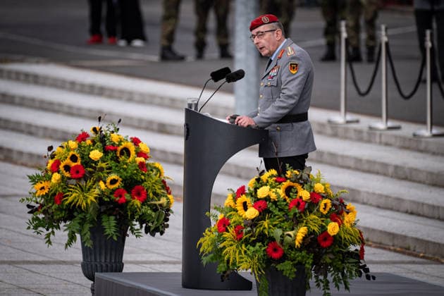 Berlin, Feierliches Gelöbnis im BMVg Feierliches Gelöbnis im Bundesministerium der Verteidigung am 20.07.2026 anlässlich des 82. Jahrestages des 20. Juli 1944. Im Bild: Generalinspekteur der Bundeswehr Carsten Breuer. Berlin Bundesministerium der Verteidigung Berlin Deutschland *** Berlin, Ceremonial Oath-Taking at the Federal Ministry of Defense Ceremonial oath-taking at the Federal Ministry of Defense on July 20, 2026, marking the 82nd anniversary of July 20, 1944. Pictured: Inspector General of the Bundeswehr Carsten Breuer, Berlin, Federal Ministry of Defense, Berlin Germany