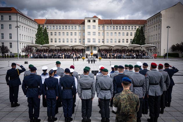 Berlin, Feierliches Gelöbnis im BMVg Feierliches Gelöbnis im Bundesministerium der Verteidigung am 20.07.2026 anlässlich des 82. Jahrestages des 20. Juli 1944. Berlin Bundesministerium der Verteidigung Berlin Deutschland *** Berlin, Ceremonial Oath-Taking at the Federal Ministry of Defense Ceremonial oath-taking at the Federal Ministry of Defense on July 20, 2026, on the occasion of the 82nd anniversary of July 20, 1944 Berlin Federal Ministry of Defense Berlin Germany