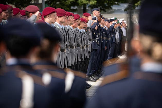 Berlin, Feierliches Gelöbnis im BMVg Feierliches Gelöbnis im Bundesministerium der Verteidigung am 20.07.2026 anlässlich des 82. Jahrestages des 20. Juli 1944. Berlin Bundesministerium der Verteidigung Berlin Deutschland *** Berlin, Ceremonial Oath-Taking at the Federal Ministry of Defense Ceremonial oath-taking at the Federal Ministry of Defense on July 20, 2026, on the occasion of the 82nd anniversary of July 20, 1944 Berlin Federal Ministry of Defense Berlin Germany