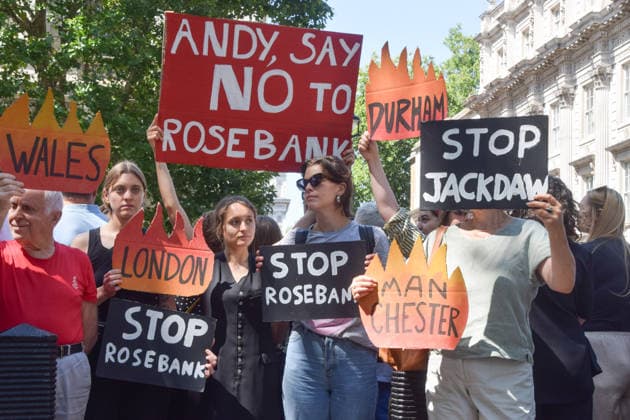 July 20, 2026, London, United Kingdom: Climate activists from the group Fossil Free London stand with placards during a protest against Rosebank and other oil and gas projects in the North Sea outside Downing Street ahead of the arrival of Andy Burnham, who starts his first day as the new UK Prime Minister replacing Keir Starmer. London United Kingdom  - ZUMAs197 20260720_aaa_s197_113 Copyright: xVukxValcicx