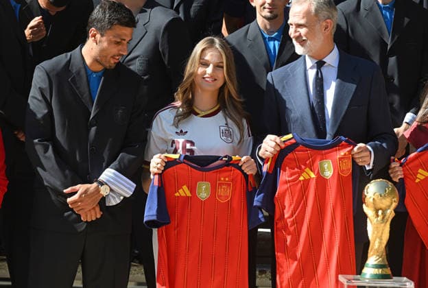 The Royal Family holds an audience with the Spanish National Soccer Team, champions of the 2026 FIFA World Cup. Their Majesties King Felipe VI and Queen Letizia, Princess Leonor, and Infanta Sofía during the audience with the Spanish National Soccer Team after it was crowned winner of the FIFA World Cup against Argentina on July 20, 2026, in Madrid, Spain. The King and Queen, along with their two daughters, received the Spanish National Soccer Team at the Zarzuela Palace after the team’s victory over Argentina the previous day in New York. This event marked the start of a series of official and public celebrations, which culminates with La Roja in Cibeles Square presenting the title to the fans. SOCCER PEOPLE WORLD CUP José Spain  Copyright: xJosÃ xOlivax 7677915