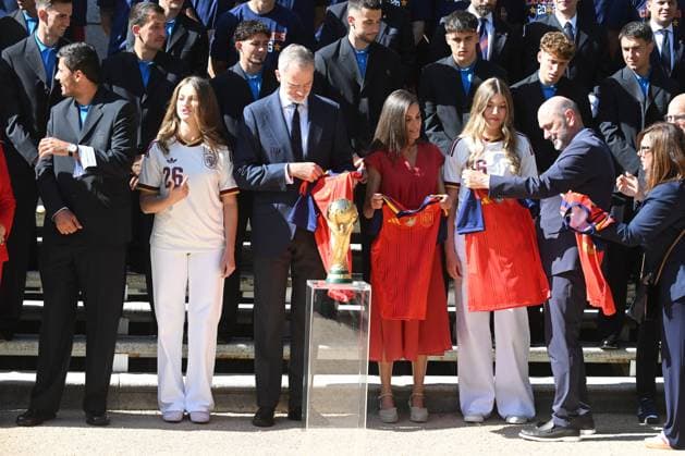 The Royal Family holds an audience with the Spanish National Soccer Team, winner of the 2026 FIFA World Cup. Princess Leonor, King Felipe VI, Queen Letizia, and Infanta Sofí during the audience with the Spanish National Soccer Team after they were crowned winners of the FIFA World Cup against Argentina on July 20, 2026, in Madrid, Spain. The King and Queen, along with their two daughters, received the Spanish National Soccer Team at the Zarzuela Palace after the team’s victory over Argentina the previous day in New York. This event marked the start of a series of official and public celebrations, culminating with La Roja in Cibeles Square presenting the title to the fans. SOCCER PEOPLE WORLD CUP José Spain  Copyright: xJosÃ xOlivax 7677953