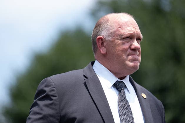 Tom Homan Speaks To Press - Washington Tom Homan, White House border czar, speaks to members of the media outside the White House in Washington, DC, US, on Monday, July 20, 2026. The Department of Homeland Security last week ordered immigration agents to temporarily halt most vehicle stops during deportation operations, according to a department official, after a fatal shooting of a man in Maine reignited concerns about the agency s tactics. Photo by Aaron Schwartz Pool ABACAPRESS.COM Washington District of Columbia  Copyright: xPool ABACAx