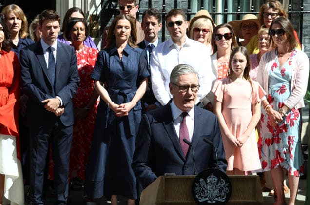 Sir Keir Starmer leaves 10 Downing Street. Sir Keir Starmer delivers his leaving speech outside 10 Downing Street. He is surrounded by his supporters and Downing Street Staff, including wife Victoria Starmer. London, UK, 20 July 2026. London 10 Downing Street UK Copyright: xFredxDuvalx