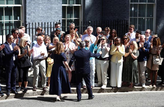 Sir Keir Starmer leaves 10 Downing Street. Sir Keir Starmer holding his wife Victoria Starmer s hand as they leave 10 Downing Street. London, UK, 20 July 2026. London 10 Downing Street UK Copyright: xFredxDuvalx