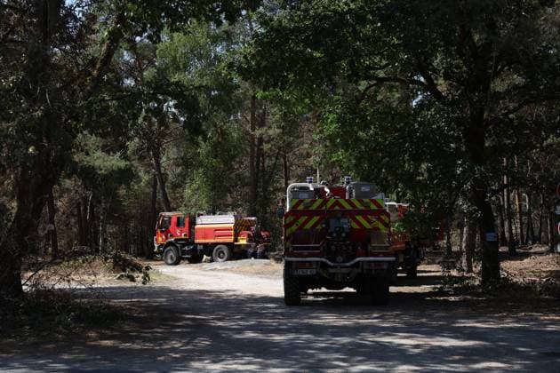 FONTAINEBLEAU FIRE PHOTOPQR LE PARISIEN Le Parisien Arnaud Journois FONTAINEBLEAU July 20, 2026 Fontainebleau Forest, Seine-et-Marne, on July 20, 2026 Fire in the Fontainebleau Forest near the D64 between the towns of Achères-la-Forêt, Le Vaudoué, and Noisy-sur-École Photo: Le Parisien, Arnaud Journois Devastated forest in Fontainebleau, France, on July 20, 2026 FONTAINEBLEAU, France  Copyright: xPHOTOPQR LExPARISIEN MAXPPPxLexParisienx xArnaudxJournoisx 20260720LPA0633 20260720LPA0633