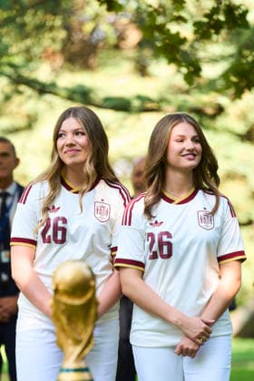 20-07-2026 Madrid Princess Leonor and Princess Infanta Sofia during a meeting with the players of the Spanish football team after winning the 2026 World Cup at Zarzuela palace in Madrid. No Spain Â  Copyright: xPPEx