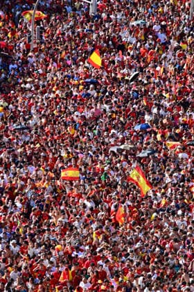 July 20, 2026, Madrid, Spain: Thousands of Spain supporters gather at Plaza de Cibeles in Madrid to celebrate the national team s FIFA World Cup triumph over Argentina. Fans wave Spanish flags, sing, and celebrate the historic victory in one of the country s most iconic public squares. Madrid SPAIN - ZUMAz108 20260720_znp_z108_028 Copyright: xRichardxZubelzux