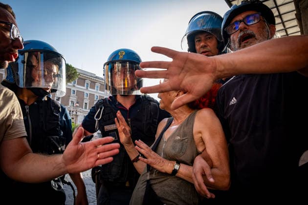 July 20, 2026, Rome, Rm, Italy: Hundreds gathered in front of the Interior Ministry to protest the death of Abderrahim Fakir during his arrest by two police officers. Some participants offer non-violent resistance as they are removed by the police. Rome Italy  - ZUMAg256 20260720_znp_g256_012 Copyright: xMarcoxDixGianvitox
