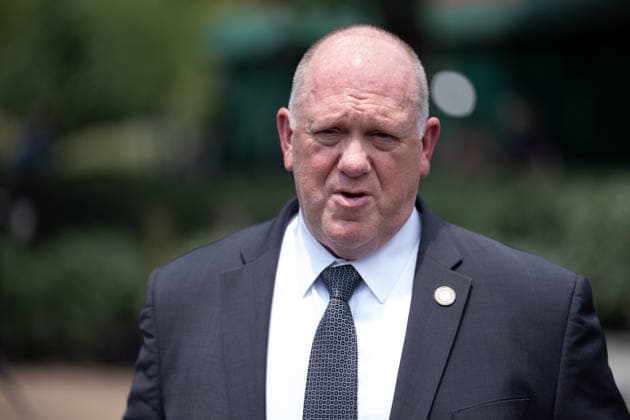 July 20, 2026, Washington, District Of Columbia, USA: White House Border Czar Tom Homan speaks to members of the media outside the West Wing of the White House in Washington, DC, USA, on Monday, July 20, 2026. The Department of Homeland Security last week ordered immigration agents to temporarily halt most vehicle stops during deportation operations, according to a department official, after a fatal shooting of a man in Maine reignited concerns about the agency s tactics Washington USA - ZUMAs152 20260720_faa_s152_001 Copyright: xAaronxSchwartzx-xPoolxviaxCNPx