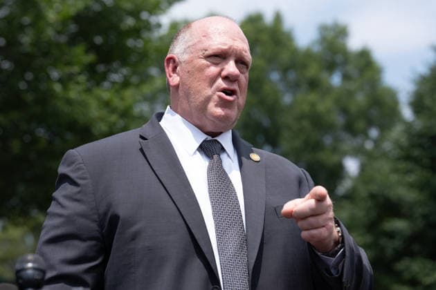 July 20, 2026, Washington, District Of Columbia, USA: White House Border Czar Tom Homan speaks to members of the media outside the West Wing of the White House in Washington, DC, USA, on Monday, July 20, 2026. The Department of Homeland Security last week ordered immigration agents to temporarily halt most vehicle stops during deportation operations, according to a department official, after a fatal shooting of a man in Maine reignited concerns about the agency s tactics Washington USA - ZUMAs152 20260720_faa_s152_002 Copyright: xAaronxSchwartzx-xPoolxviaxCNPx