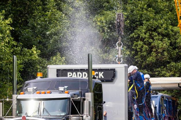 July 20, 2026, Niagara Falls, On, Canada: Beluga whale Sierra splashes water out of the trailer as it is transported by a group of experts from Marineland and several U.S. aquariums onto a truck at Marineland in Niagara Falls, Ont., on Monday, July 20, 2026. Niagara Falls Canada  - ZUMAc35_ 20260720_zaf_c35_042 Copyright: xCarlosxOsoriox